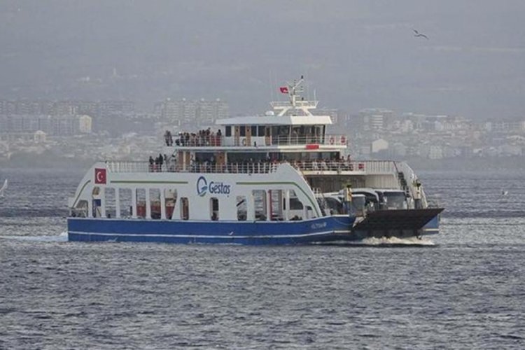 &Ccedil;anakkale'de feribot seferlerine 'fırtına' engeli