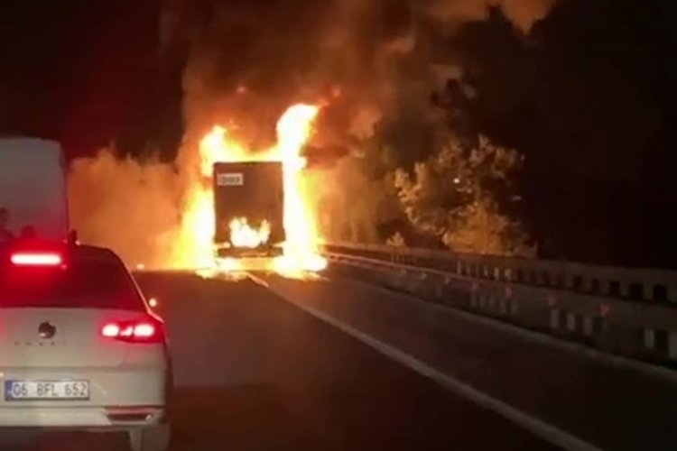 Hatay'da tır alev alev yandı