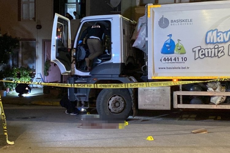 Kocaeli'de &ccedil;&ouml;p kamyonu s&uuml;r&uuml;c&uuml;s&uuml; iki bacağından silahla vuruldu