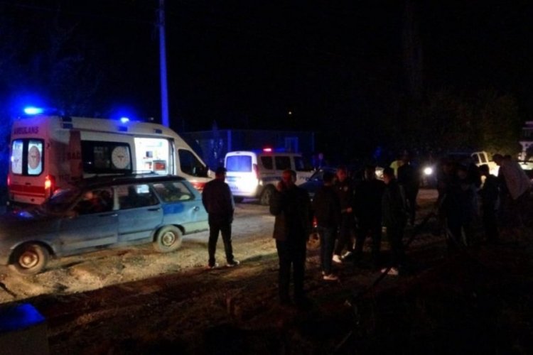 Malatya'da motosiklet taziyeden d&ouml;nenlerin arasına daldı!