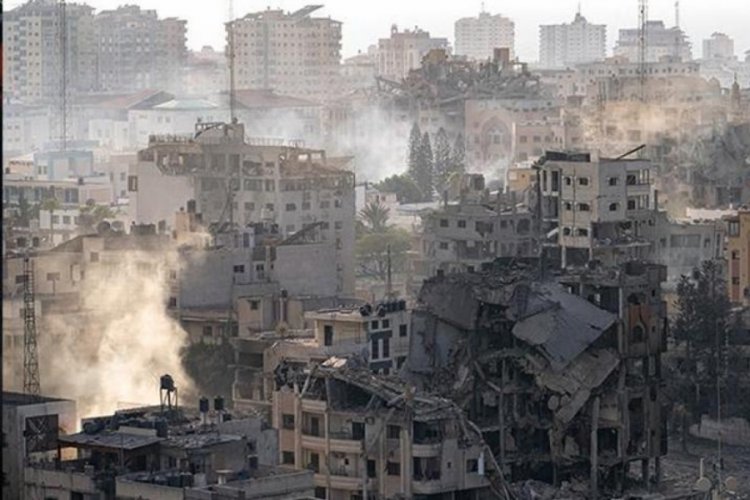 İsrail Gazze'de bir okulu bombaladı