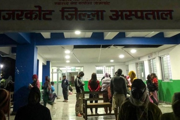 Nepal'de 5,6 b&uuml;y&uuml;l&uuml;ğ&uuml;nde deprem: 128 kişi hayatını kaybetti