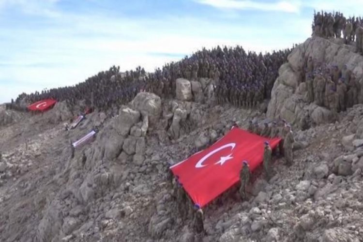 MSB, komandoların nefes kesen g&ouml;r&uuml;nt&uuml;lerini paylaştı