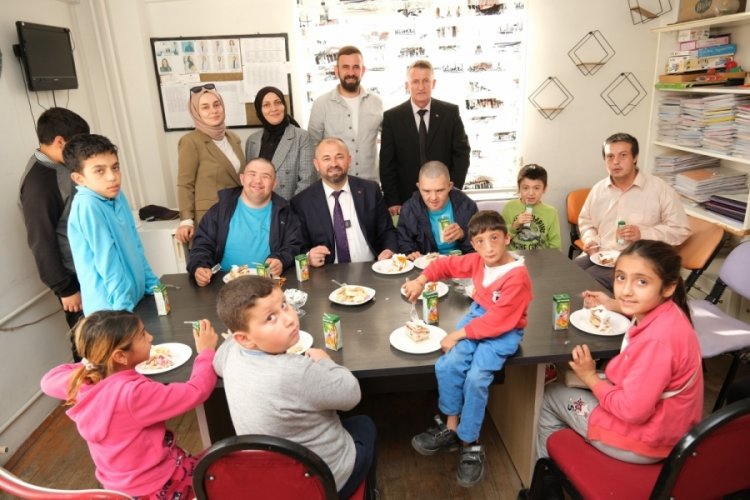 Bursa Orhaneli Belediye Başkanı özel çocukları ziyaret etti