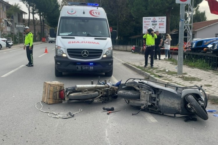 Bursa'da iki motosikletli &ccedil;arpıştı!