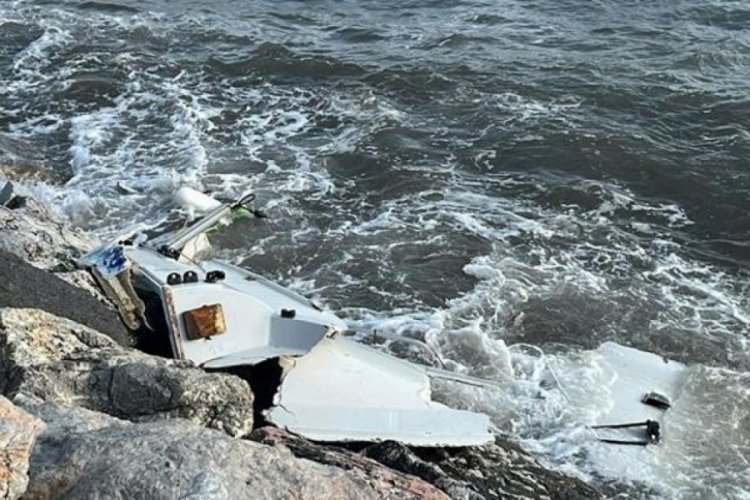 Bodrum'da fırtına: 2 tekne par&ccedil;alandı