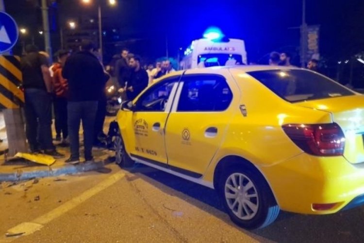 Bursa'da  otomobil, ticari taksiye &ccedil;arptı! 6 yaralı