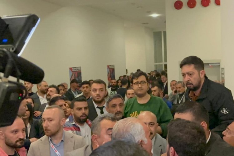 CHP Kurultayında yaşanan gergin anlar kameraya yansıdı