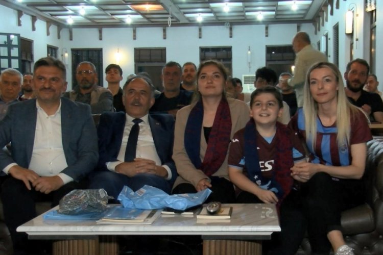Bursa'da y&uuml;z&uuml;ne biber gazı sıkılan Yusuf'a, ma&ccedil; morali