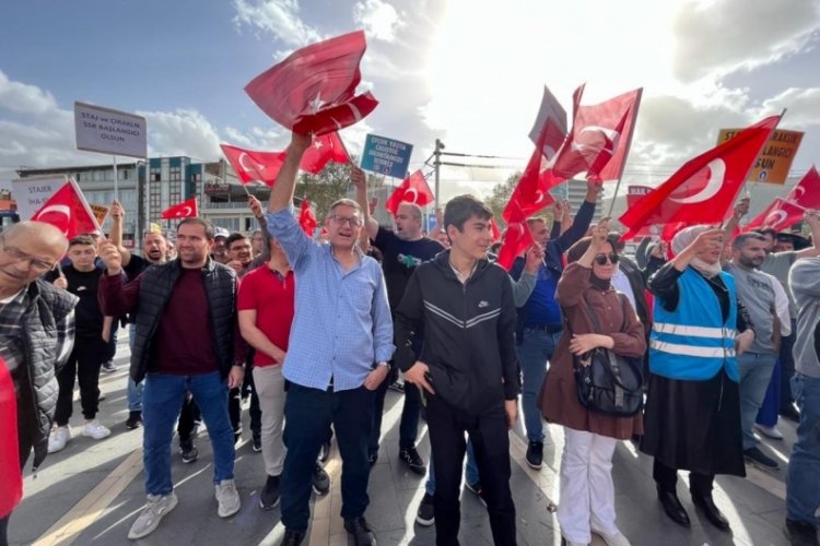 Bursa Staj ve &Ccedil;ırak Mağdurları Kent Meydanı'nda toplandı