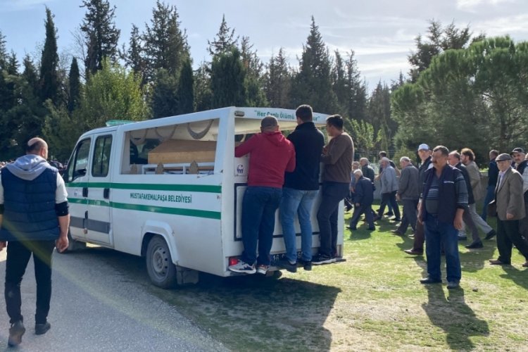 Bursa'da cinnet kurbanı anne ve oğulları toprağa verildi