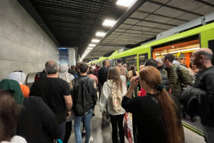 Bursa'da metro seferleri tekrar başladı!