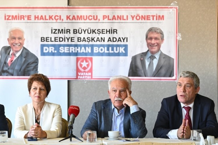 Vatan Partisi Genel Başkanı Perin&ccedil;ek, İzmir'de konuştu
