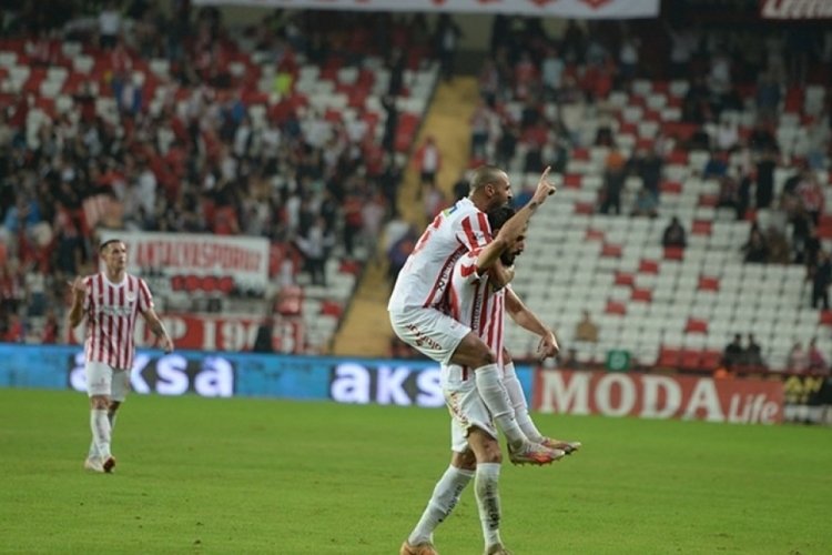 Antalyaspor, Beşiktaş'ı 3-2 mağlup etti