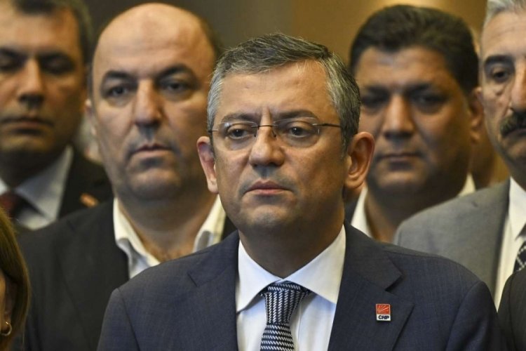 &Ouml;zg&uuml;r &Ouml;zel'in PM listesinde kimler var?