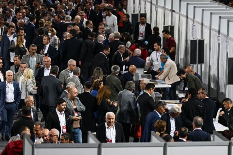 CHP'nin 38. Olağan Kurultayı'nda PM ve YDK se&ccedil;imleri i&ccedil;in oy verme işlemi sona erdi