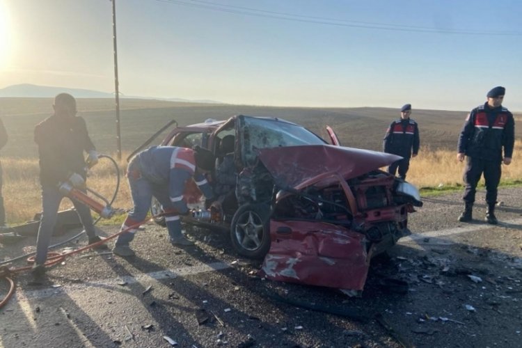 Sivas'ta otomobil &ccedil;arpışması sonucu 1 &ouml;l&uuml; 4 yaralı