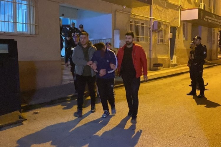 Bursa'da ara&ccedil; hırsızlığı olayında kovalamacanın ardından 4 kişi yakalandı!