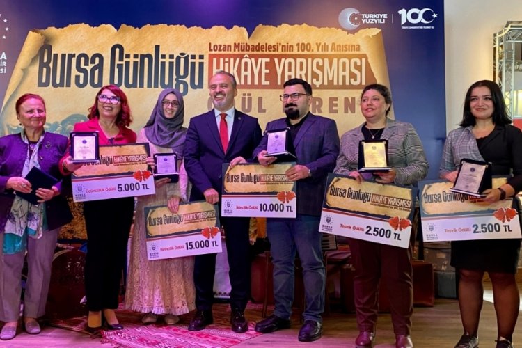 Bursa B&uuml;y&uuml;kşehir'in d&uuml;zenlediği Bursa G&uuml;nl&uuml;ğ&uuml; Hikaye Yarışması'nın &ouml;d&uuml;lleri sahiplerini buldu
