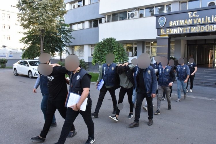 Batman'da sosyal medya dolandırıcılığına 4 tutuklama