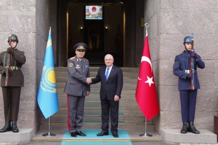 Bakan G&uuml;ler, Kazakistan Savunma Bakanı Jaksilikov ile g&ouml;r&uuml;şt&uuml;