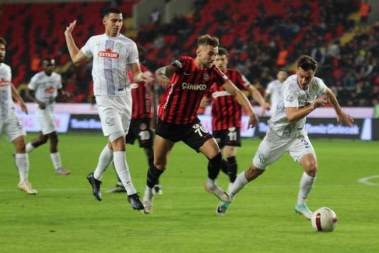 Gaziantep FK - &Ccedil;aykur Rizespor ma&ccedil;ında ilgin&ccedil; bir an yaşandı