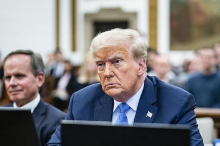 Trump hakim karşısına &ccedil;ıktı!