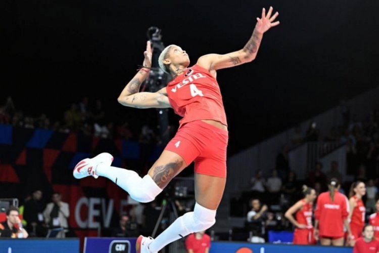Melissa Vargas, T&uuml;rk takımlarıyla karşı karşıya