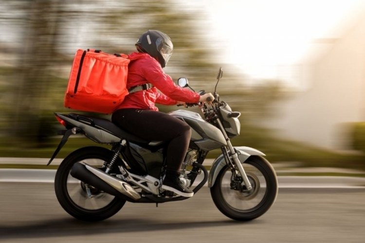 Bursa'da moto kuryelerin dip dibe yolculuğu korkuttu