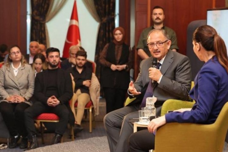 Bakan &Ouml;zhaseki gen&ccedil;lerle buluştu: '50 bin konutu teslim edeceğiz'