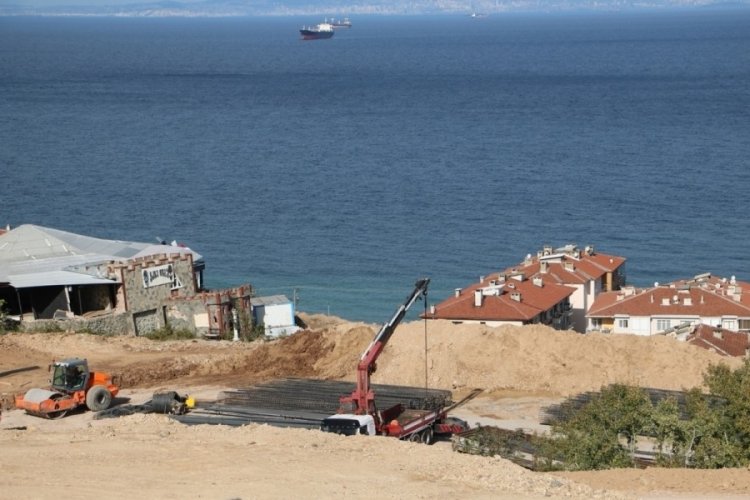 Yalova &Ccedil;ınarcık'ta toprak kayması meydana geldi