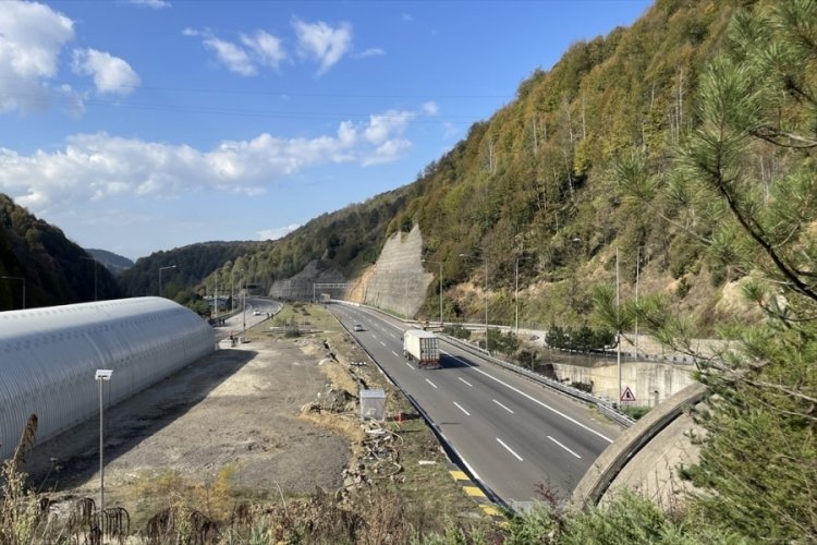 Yenilenen Bolu Dağı T&uuml;neli trafiğe a&ccedil;ıldı