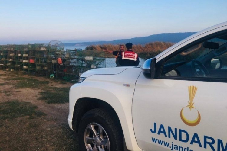 Edirne'de jandarma ekipleri Gala G&ouml;l&uuml;'nde mavi yenge&ccedil; avcılarını denetledi