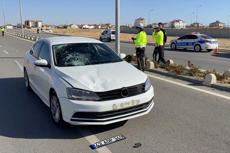 Karaman'da otomobilin &ccedil;arptığı kadın hayatını kaybetti