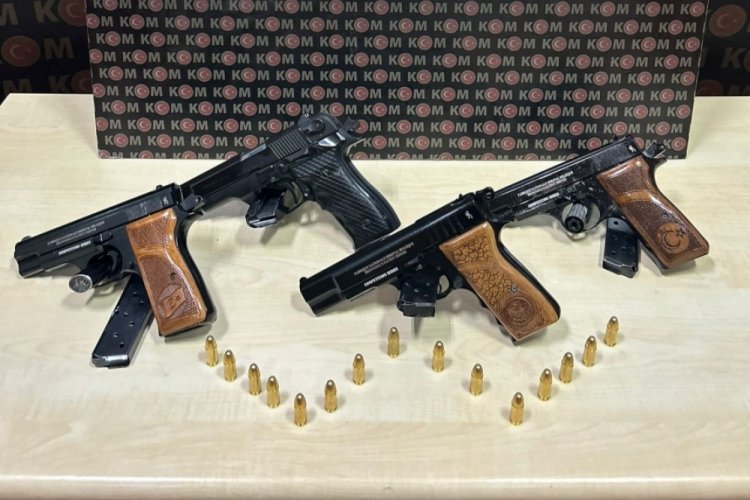 Bolu'da 65 yaşındaki ş&uuml;phelinin aracından 3 ruhsatsız tabanca &ccedil;ıktı