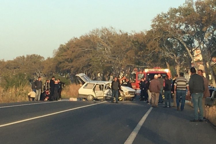 &Ccedil;anakkale'de trafik kazası! 3 ağır yaralı