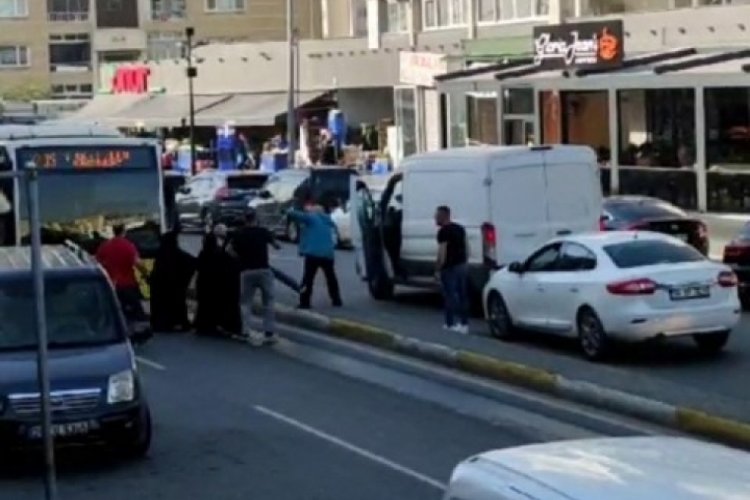 İstanbul'da kadın ile s&uuml;r&uuml;c&uuml;n&uuml;n tartışması kavgaya d&ouml;n&uuml;şt&uuml;