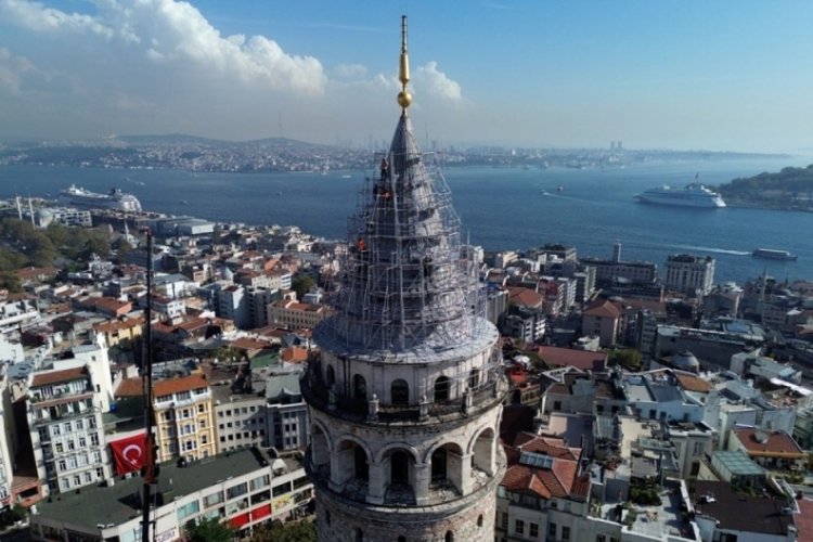 Galata Kulesi'nin k&uuml;lahı restore ediliyor