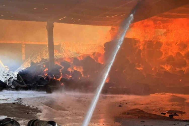 Kahramanmaraş'taki tekstil fabrikasında yangın