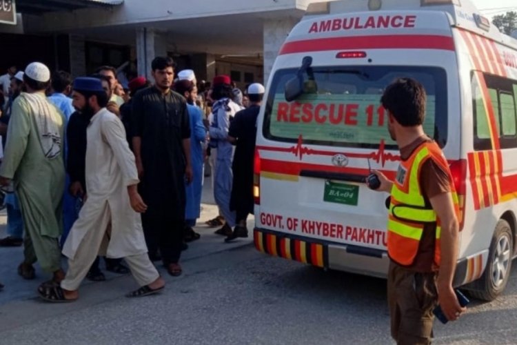 Pakistan'da petrol ve doğalgaz şirketine y&ouml;nelik saldırıda 2 polis &ouml;ld&uuml;