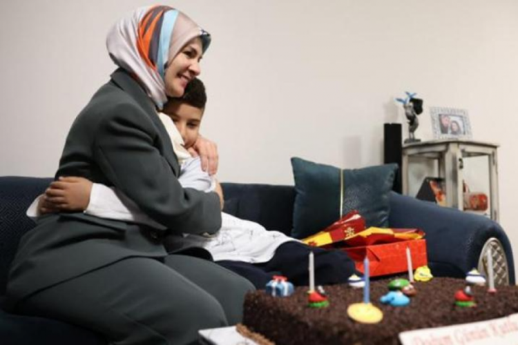 Bakan G&ouml;ktaş'tan Şehit Y&uuml;zbaşı Kocaman'ın oğluna doğum g&uuml;n&uuml; s&uuml;rprizi