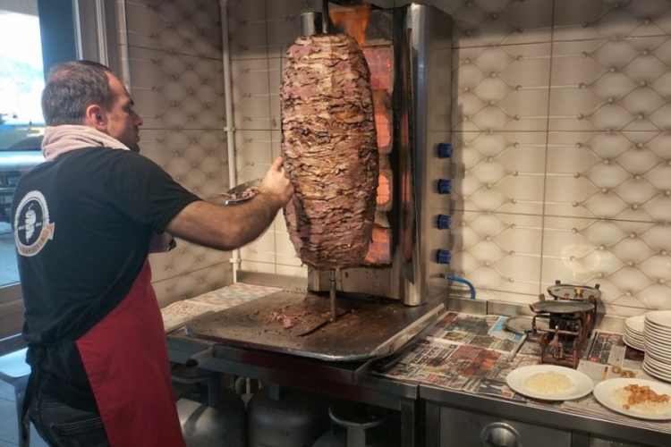 D&ouml;neri beğenmeyen kaymakam hakkında soruşturma!
