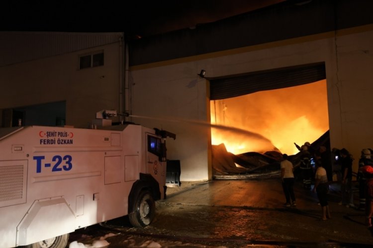 Adana'da sağlık &uuml;r&uuml;nleri fabrikasında yangın!