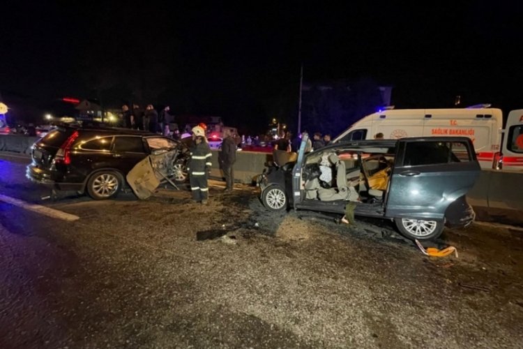 Kocaeli'de feci kaza! 2 &ouml;l&uuml;, 10 yaralı