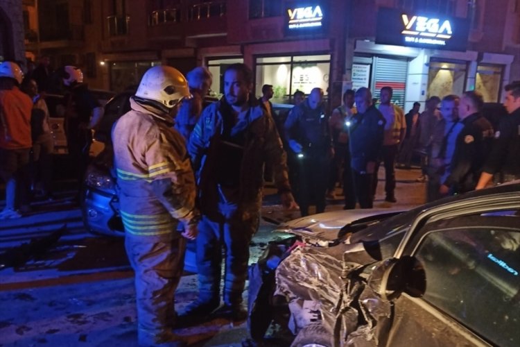 İzmir'de otomobilin &ccedil;arptığı kadın yaralandı