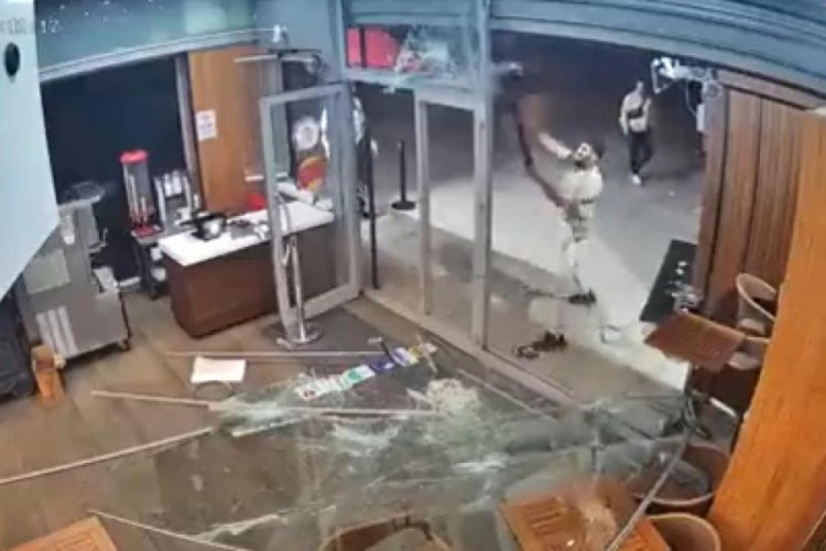 İstanbul'da restoran zincirinin şubesine saldırı