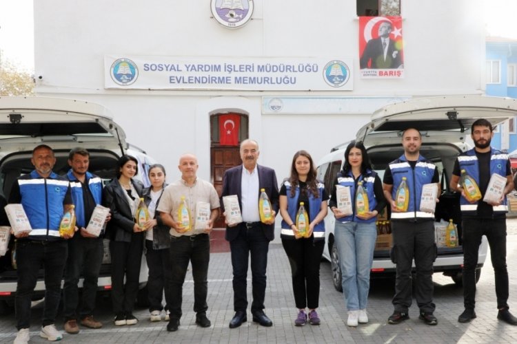 Bursa'da buğday unları ve ay&ccedil;i&ccedil;ek yağları sofralara ulaşıyor