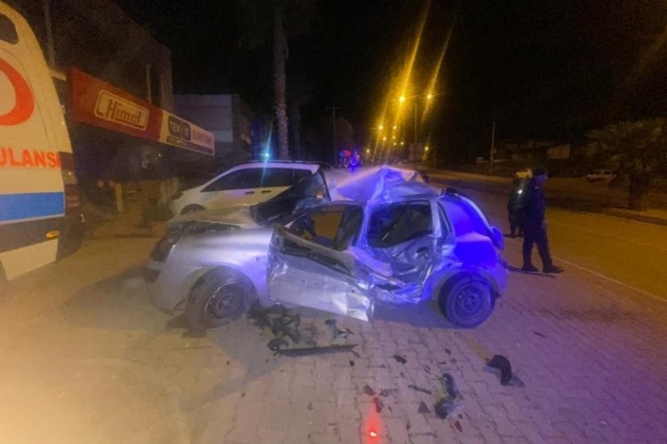 Muğla'da otomobil ambulansa &ccedil;arptı; 1 ağır yaralı