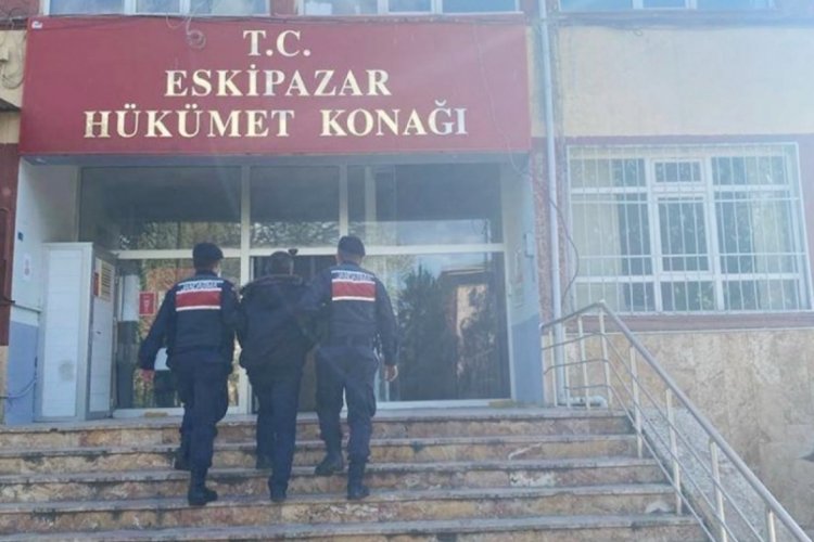 Karab&uuml;k'te mısır tezgahını yakan şahıs tutuklandı