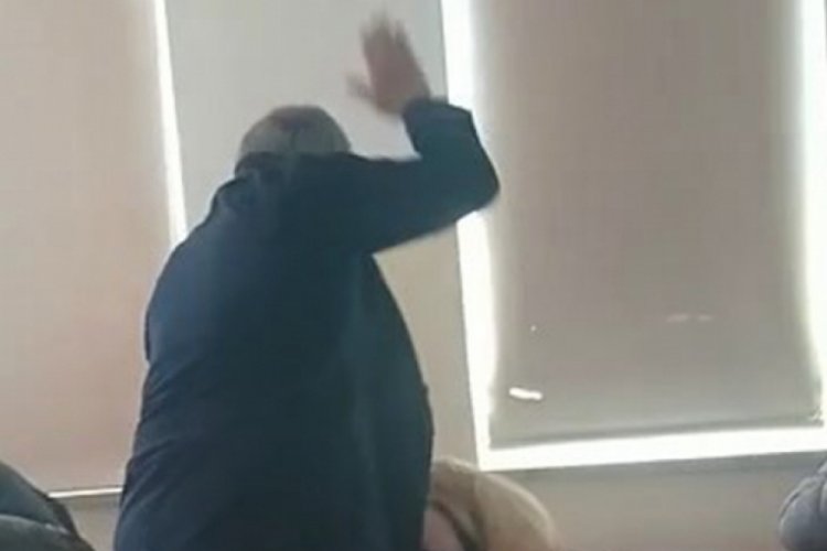 İstanbul'da &ouml;ğrencisini kitapla d&ouml;ven &ouml;ğretmen hakkında soruşturma başlatıldı